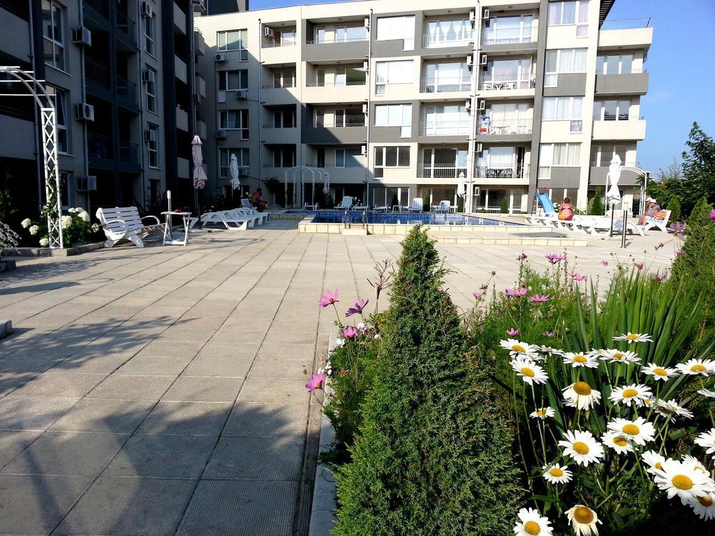 Menada Butterfly Apartment Sveti Vlas Exteriör bild